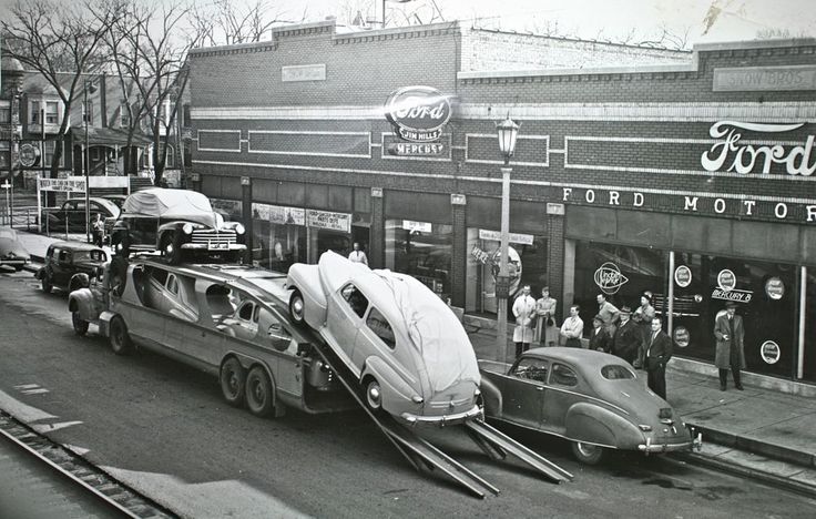 Why Tesla Need Dealers to Make a Profit - Ford Dealer Taking Delivery of New Cars in 1940'd