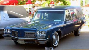 1972 Oldsmobile 98 combinationn coach