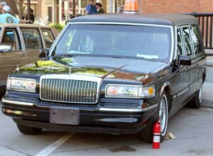 1996 Llincoln Town Car hearse 